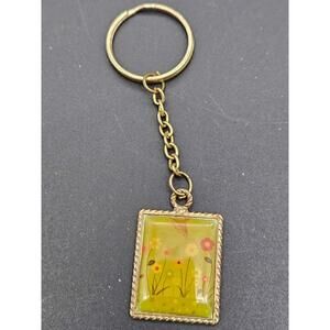 🌼 Vintage Floral Resin Keychain - Wearable Art! 🌼